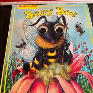 Book - Who’s There? Busy Bee.   K68